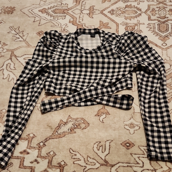 SHEIN Tops - Black White Puff Shoulder Crop Shirt